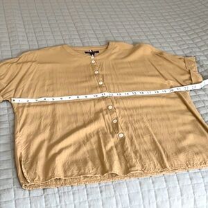 Tommy Hilfiger casual blouse. In exce condition, khaki color, size M.